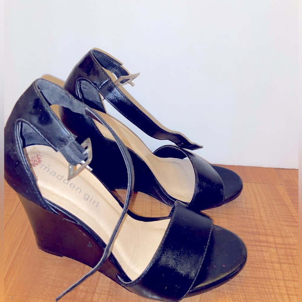 Size 6 Black Heels Open to offerss